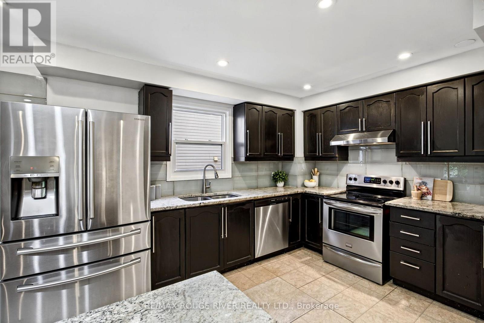 7 Greenview Court, Whitby, Ontario  L1N 8J2 - Photo 19 - E14084296
