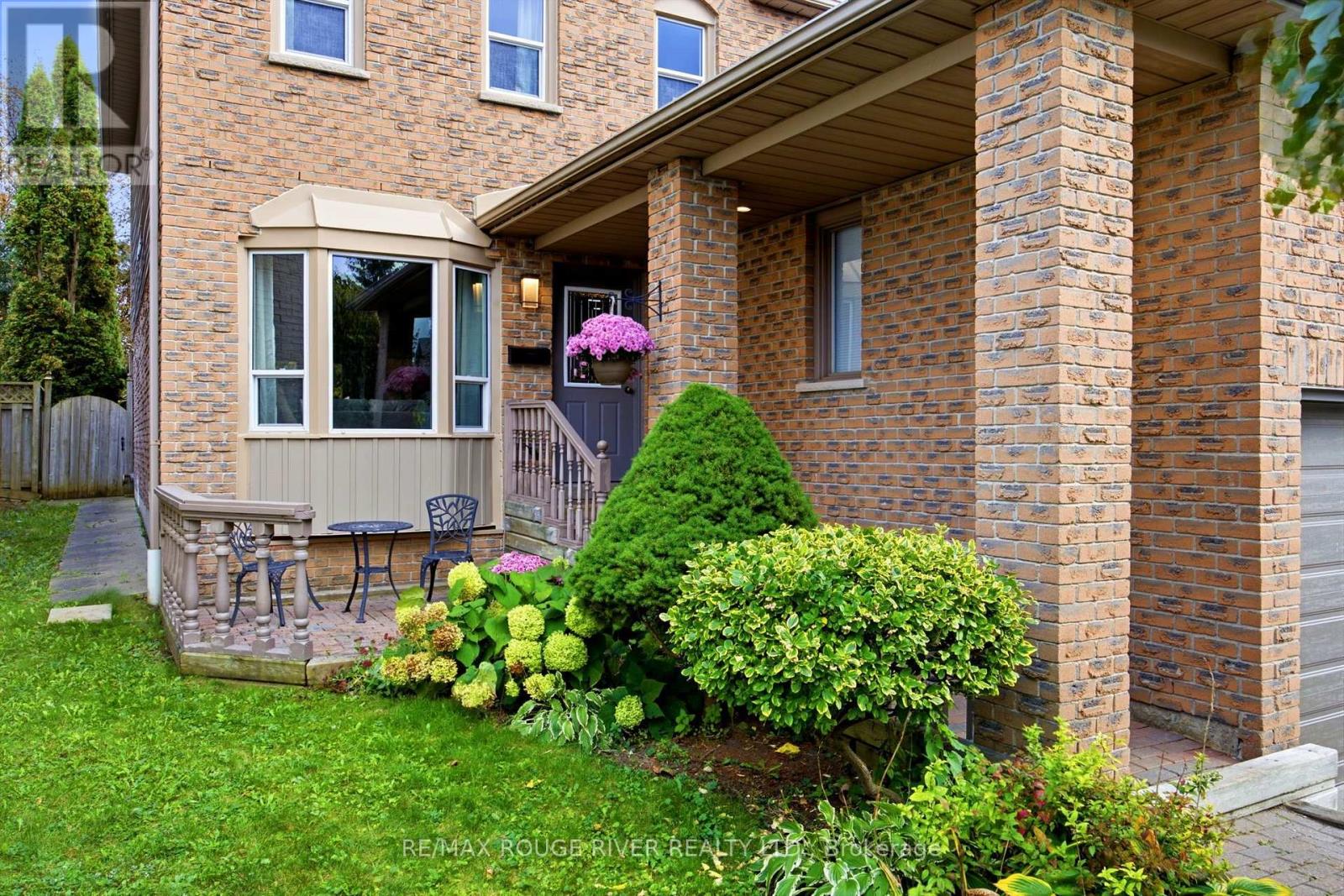 7 Greenview Court, Whitby, Ontario  L1N 8J2 - Photo 3 - E14084296