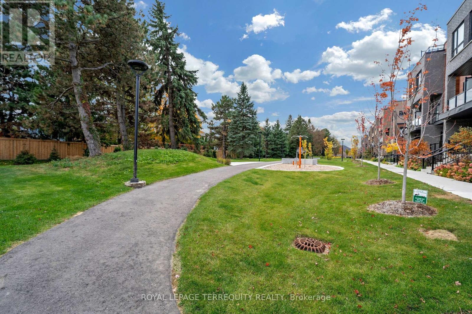 23 - 22 Lytham Green Circle, Newmarket, Ontario  L3Y 0H4 - Photo 21 - N14084252