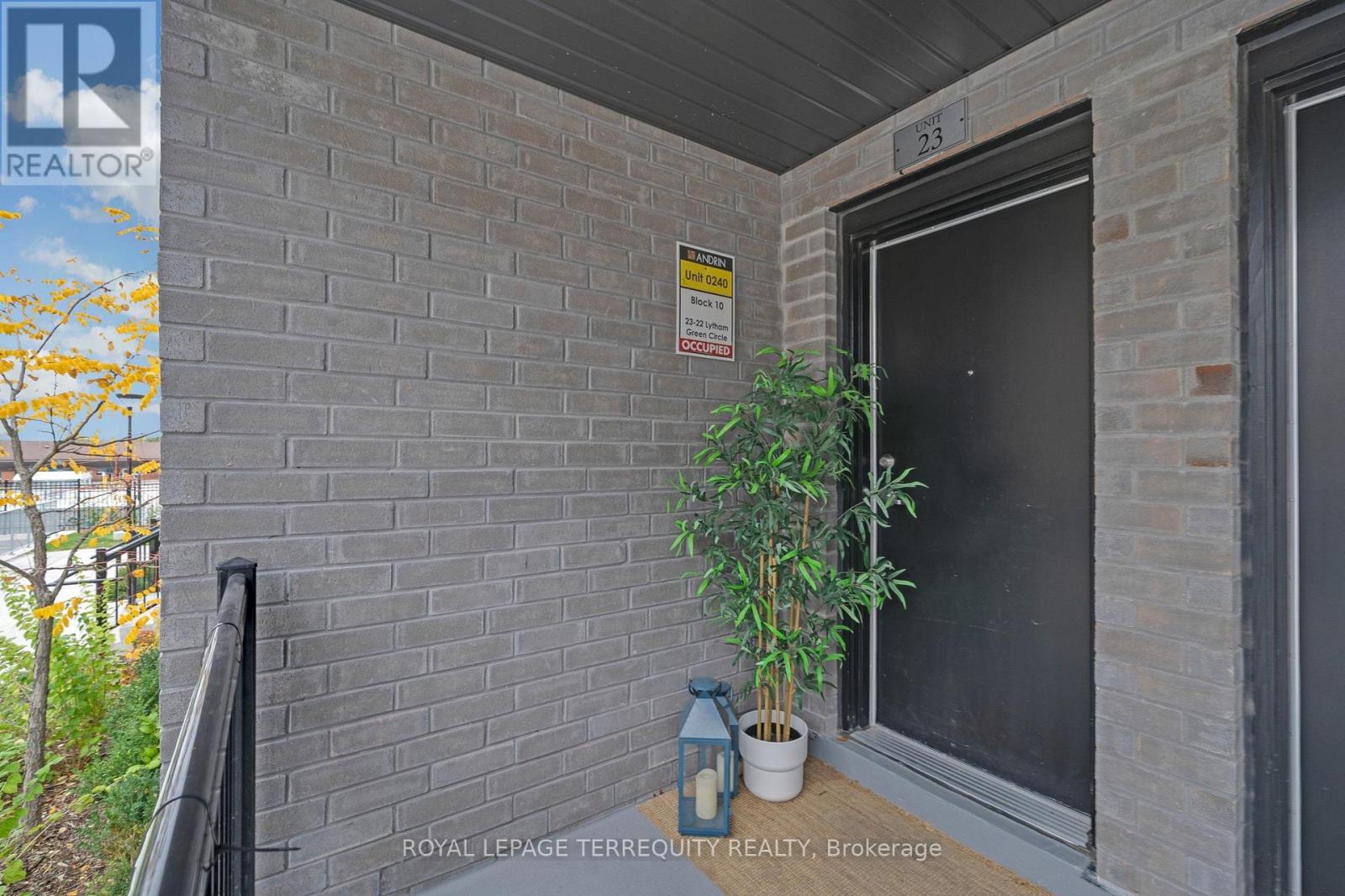 23 - 22 Lytham Green Circle, Newmarket, Ontario  L3Y 0H4 - Photo 4 - N14084252