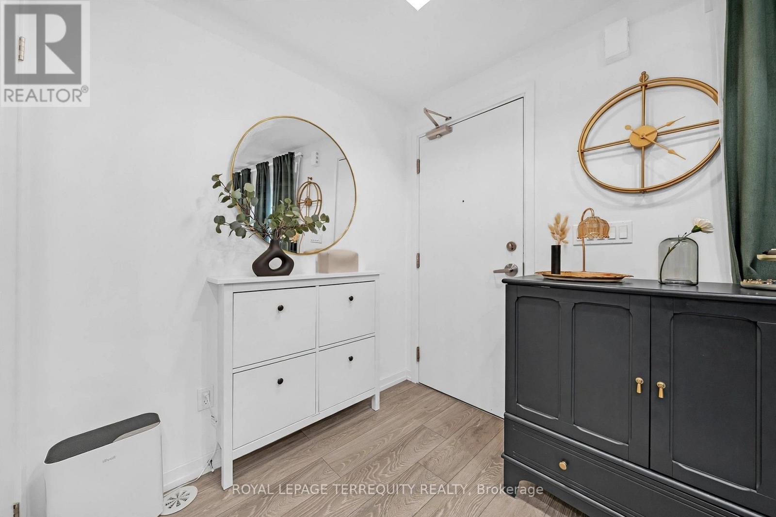 23 - 22 Lytham Green Circle, Newmarket, Ontario  L3Y 0H4 - Photo 5 - N14084252