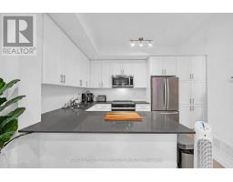 23 - 22 LYTHAM GREEN CIRCLE, Newmarket, Ontario