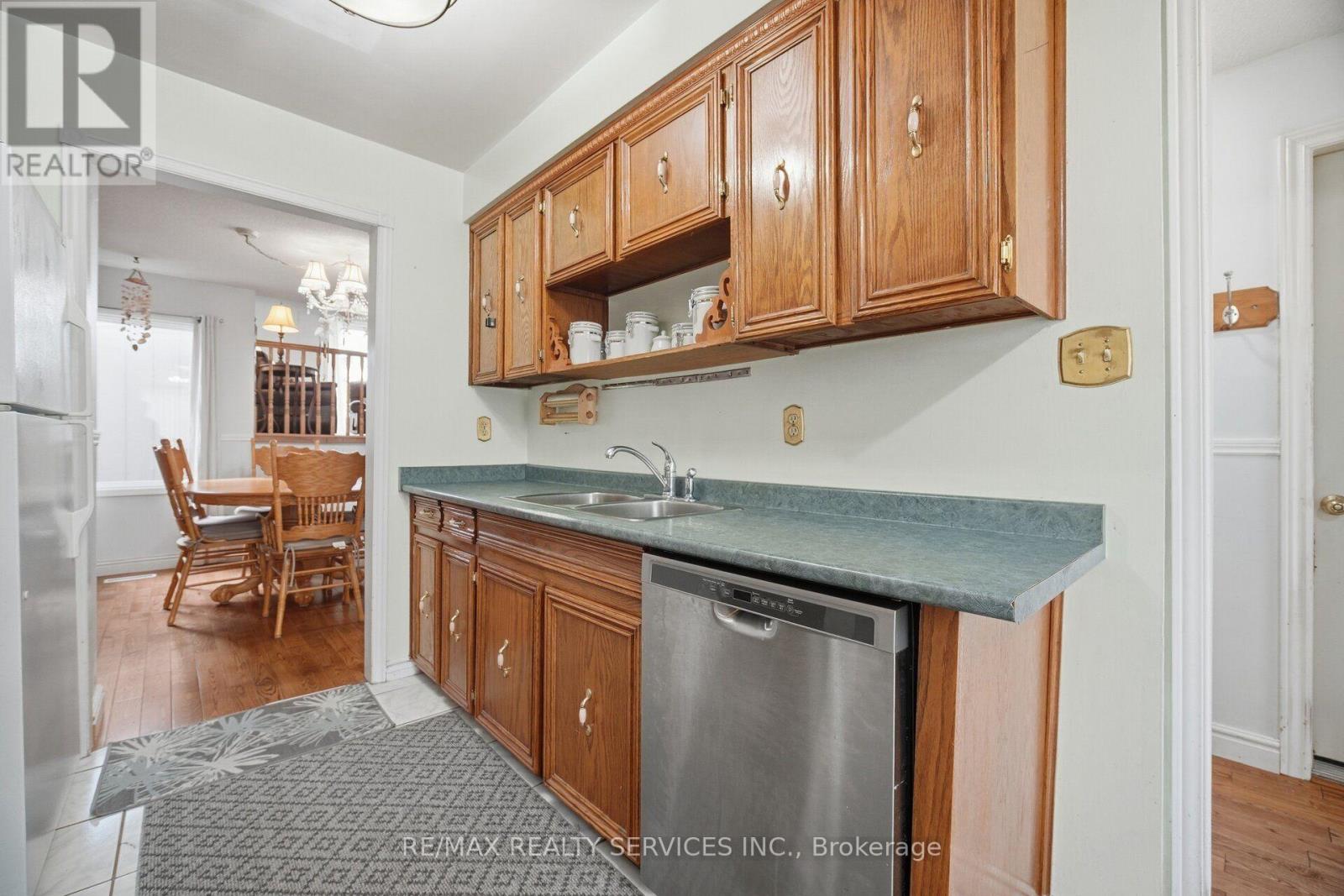66 Hockley Path, Brampton, Ontario  L6V 3R3 - Photo 11 - W14084198