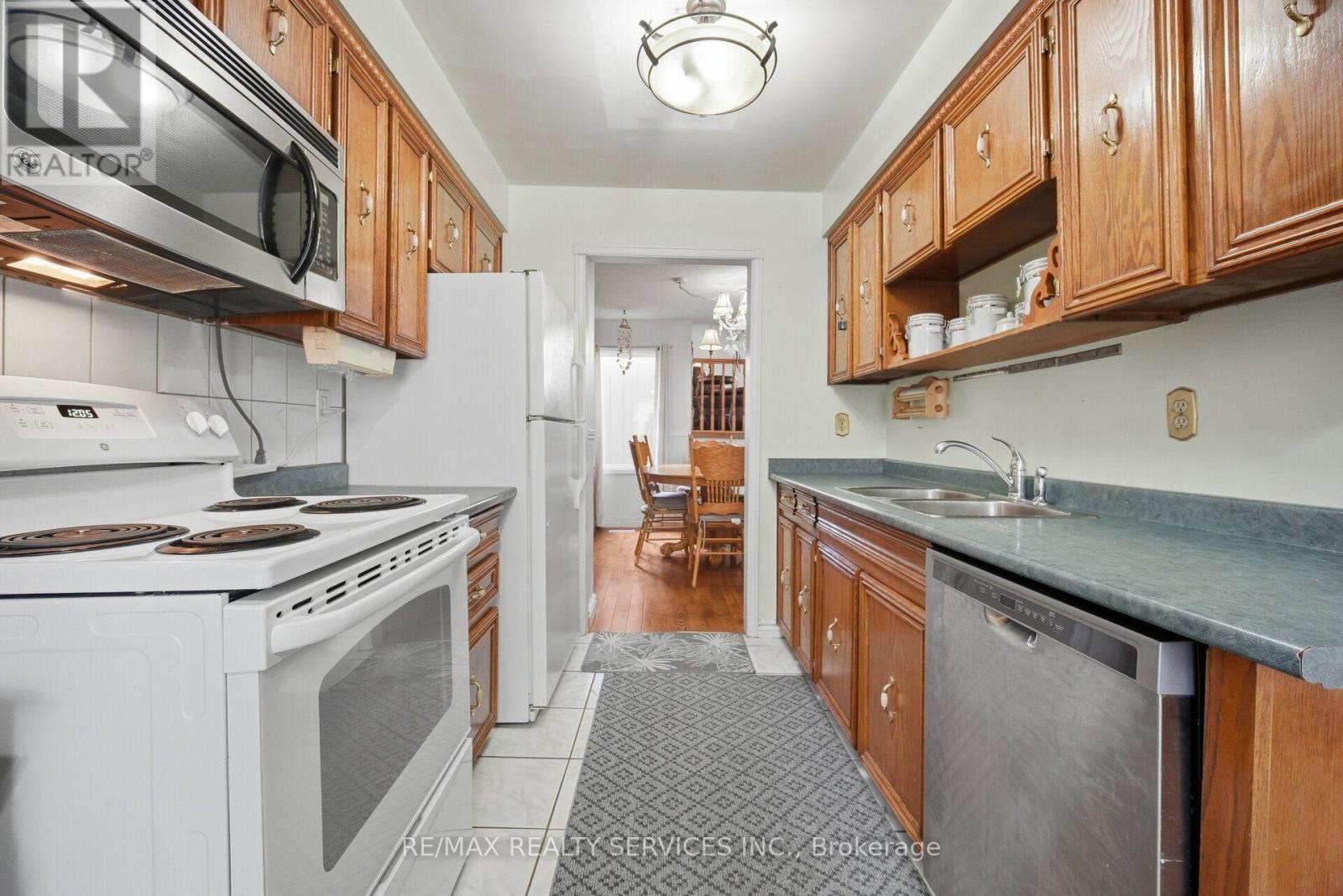 66 Hockley Path, Brampton, Ontario  L6V 3R3 - Photo 12 - W14084198