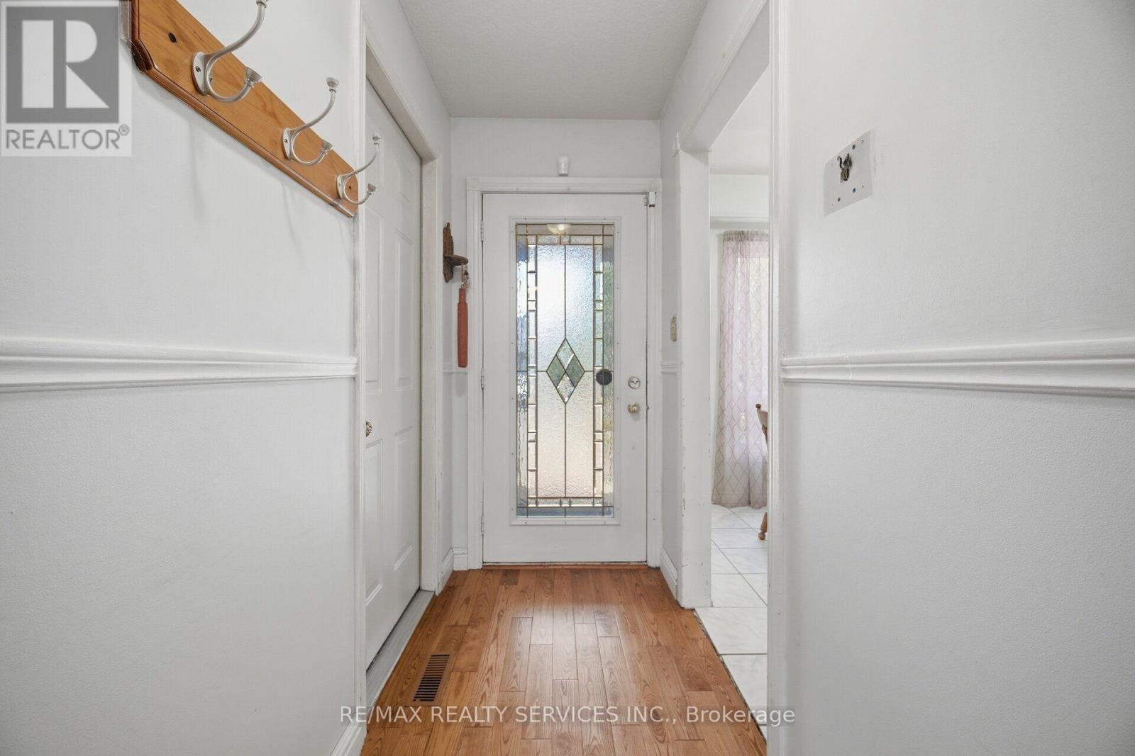 66 Hockley Path, Brampton, Ontario  L6V 3R3 - Photo 4 - W14084198