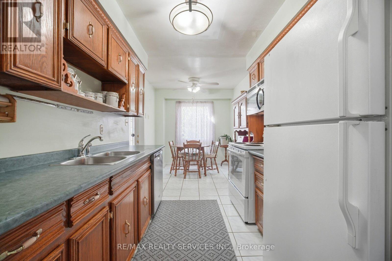 66 Hockley Path, Brampton, Ontario  L6V 3R3 - Photo 8 - W14084198