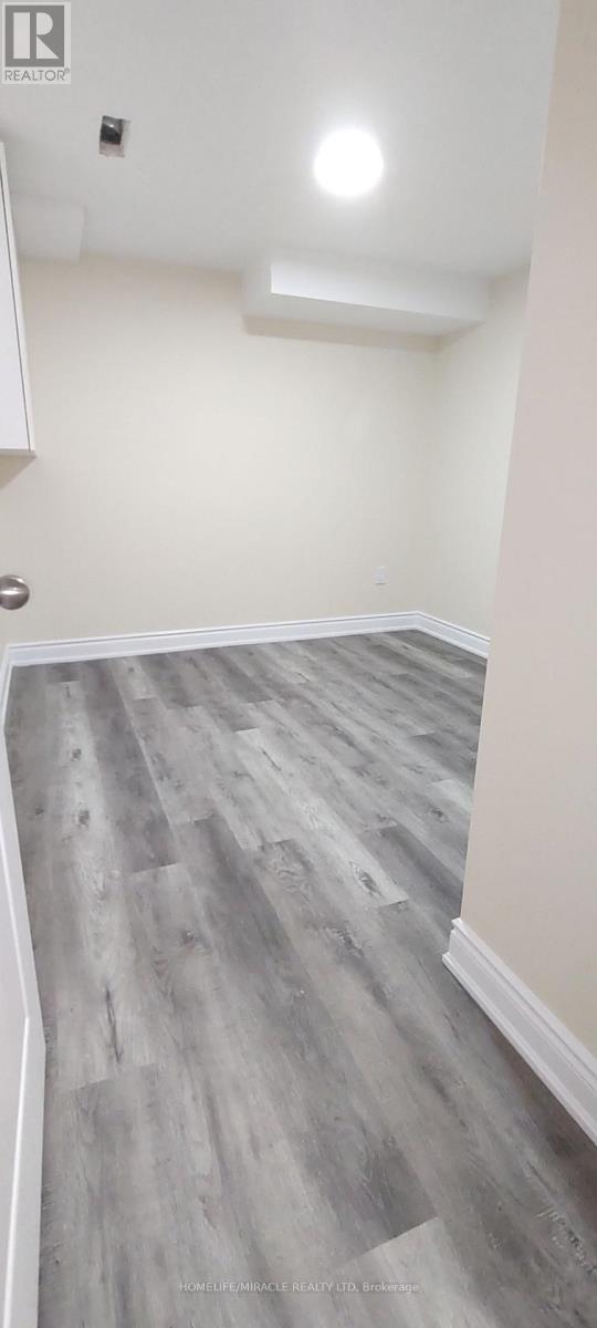3185 Chamberlain Court, Mississauga, Ontario  L5N 3M2 - Photo 6 - W14084262