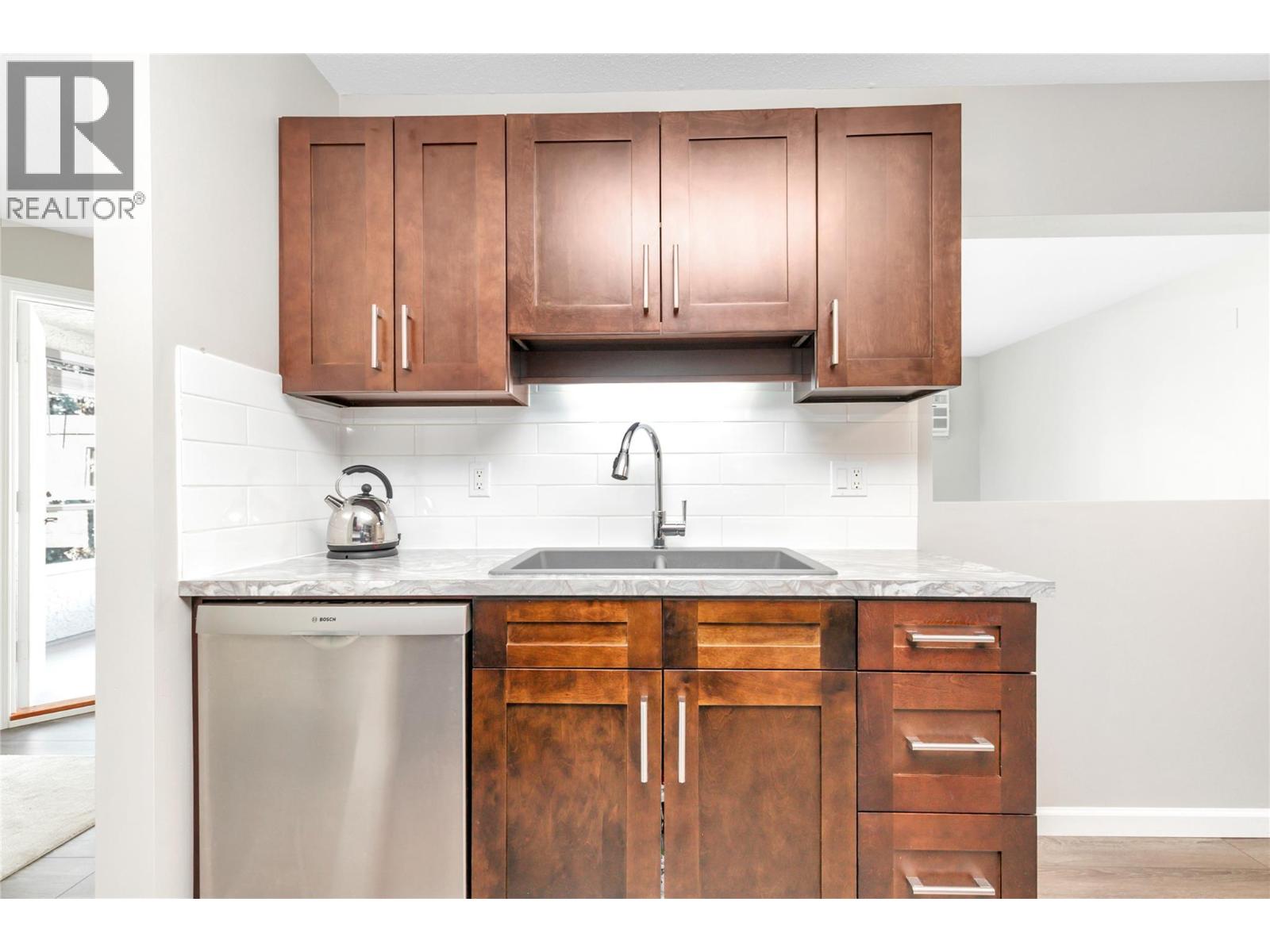 1329 Klo Road Unit# 404, Kelowna, British Columbia  V1W 3N9 - Photo 6 - 10403261