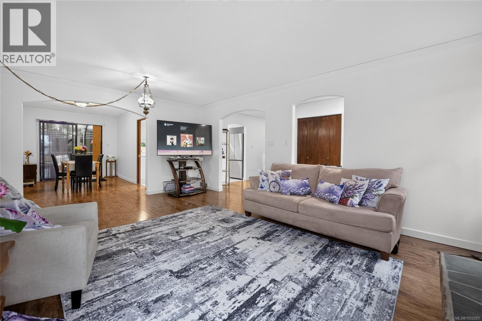 5334 Georgiaview Cres
