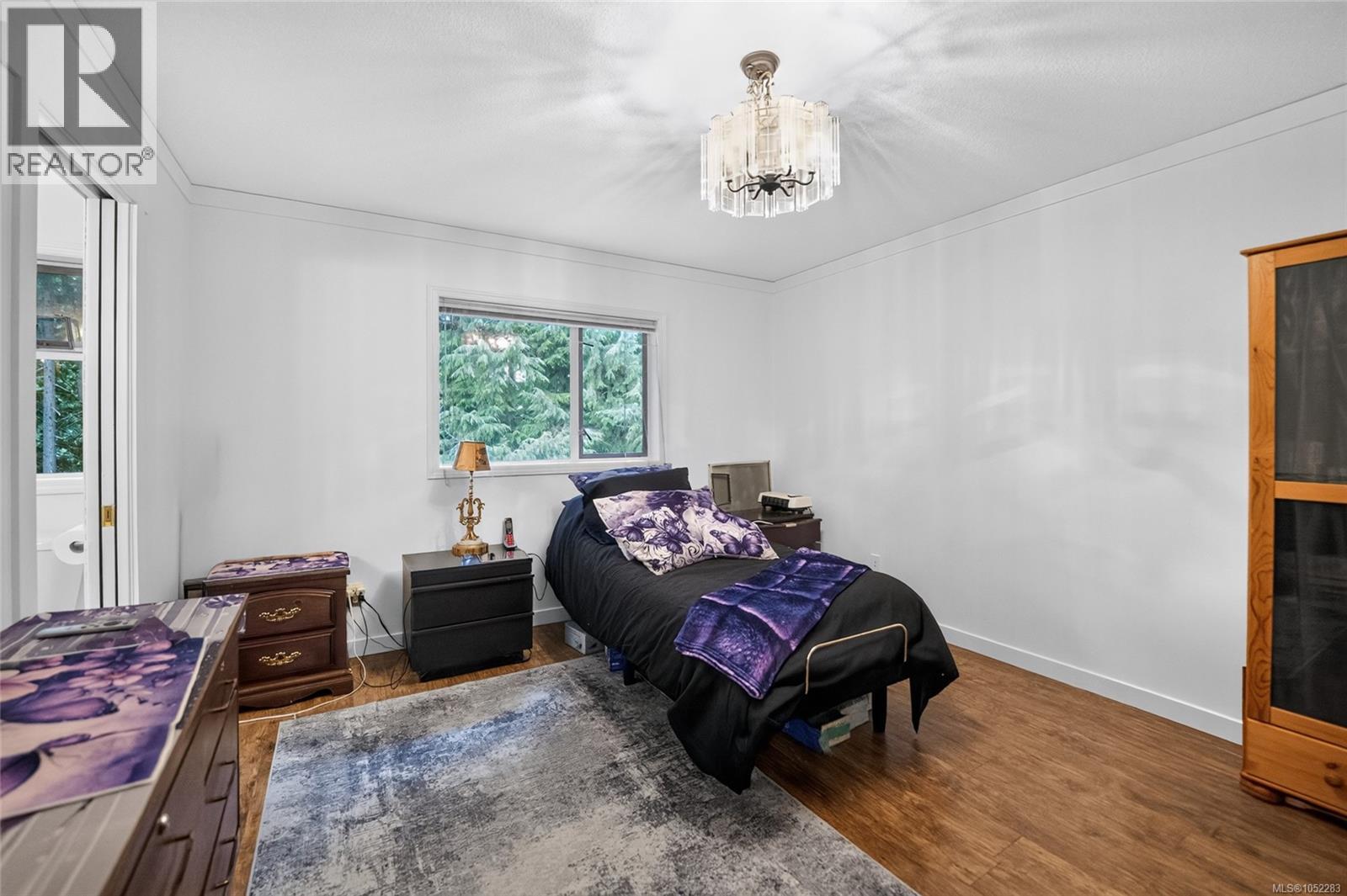 5334 Georgiaview Cres