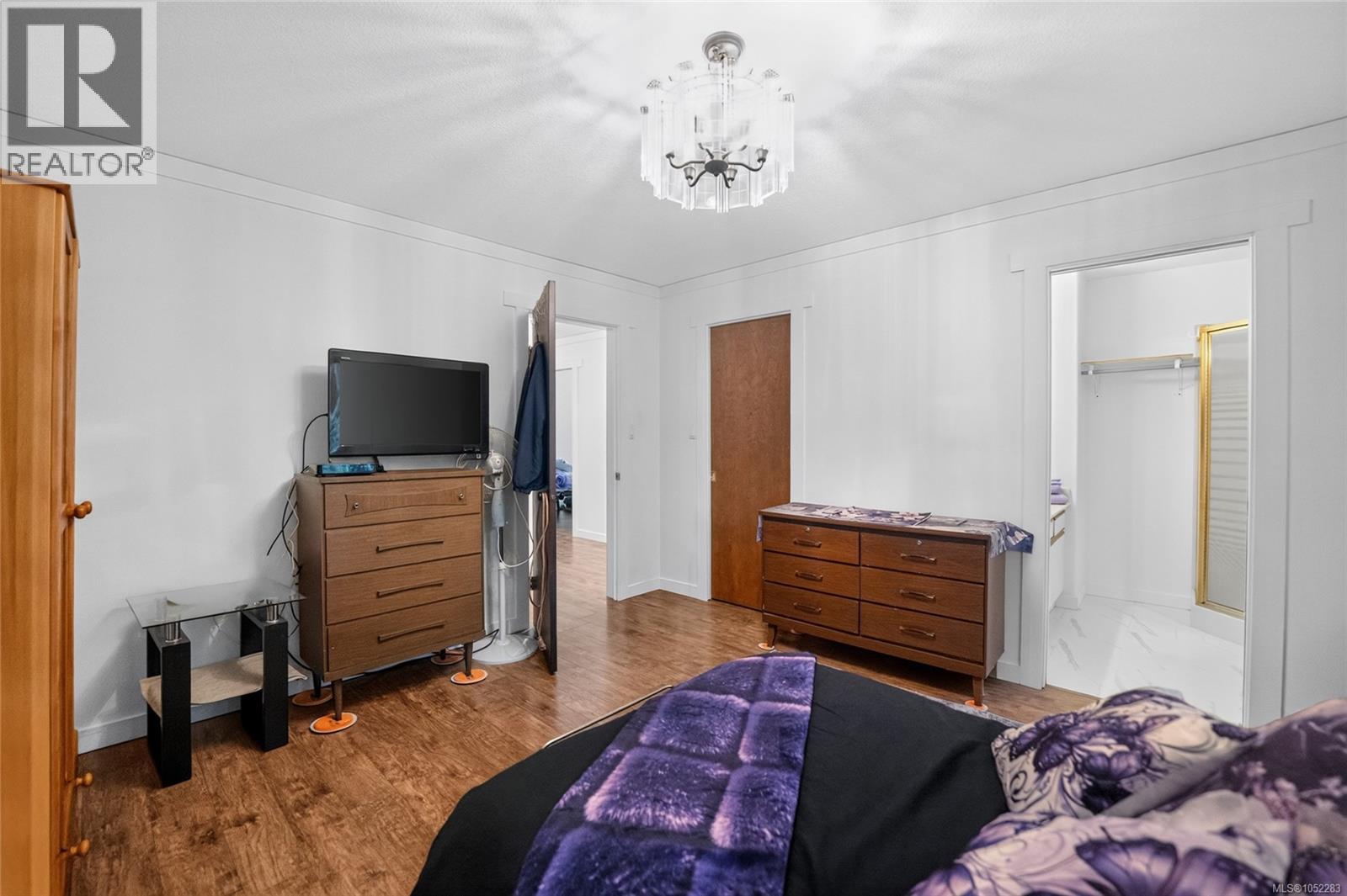 5334 Georgiaview Cres