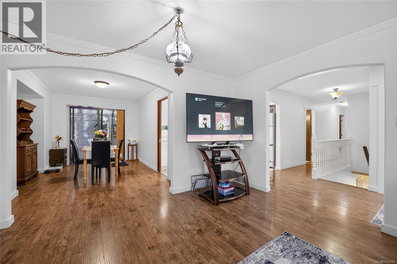 5334 Georgiaview Cres
