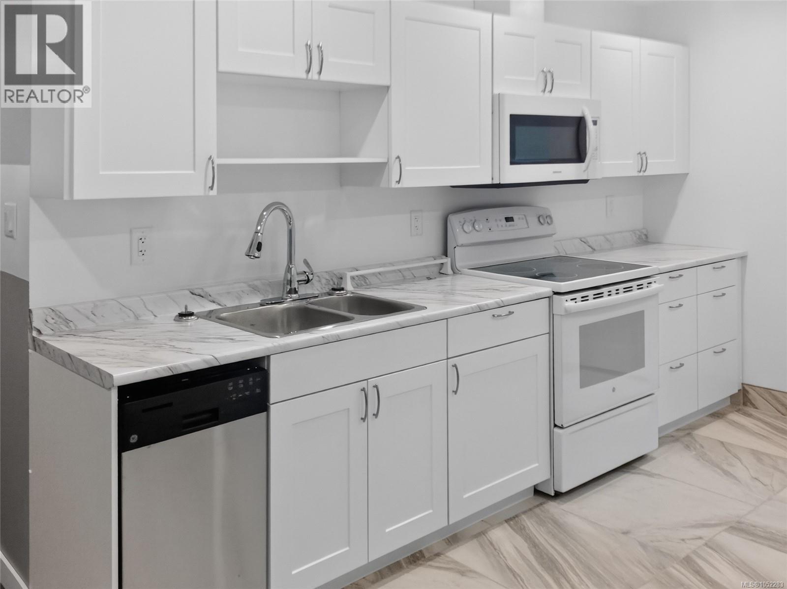 5334 Georgiaview Cres