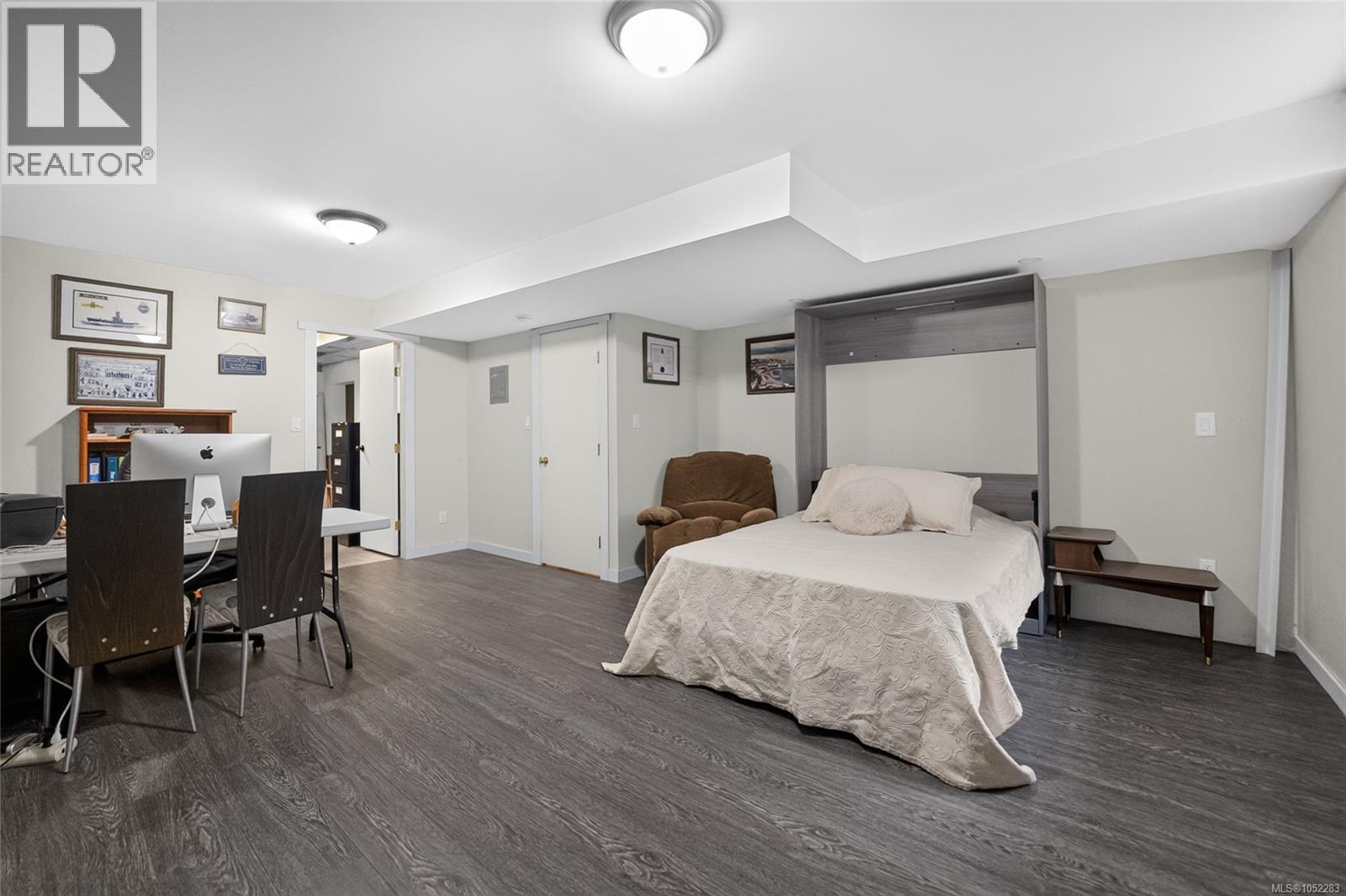 5334 Georgiaview Cres