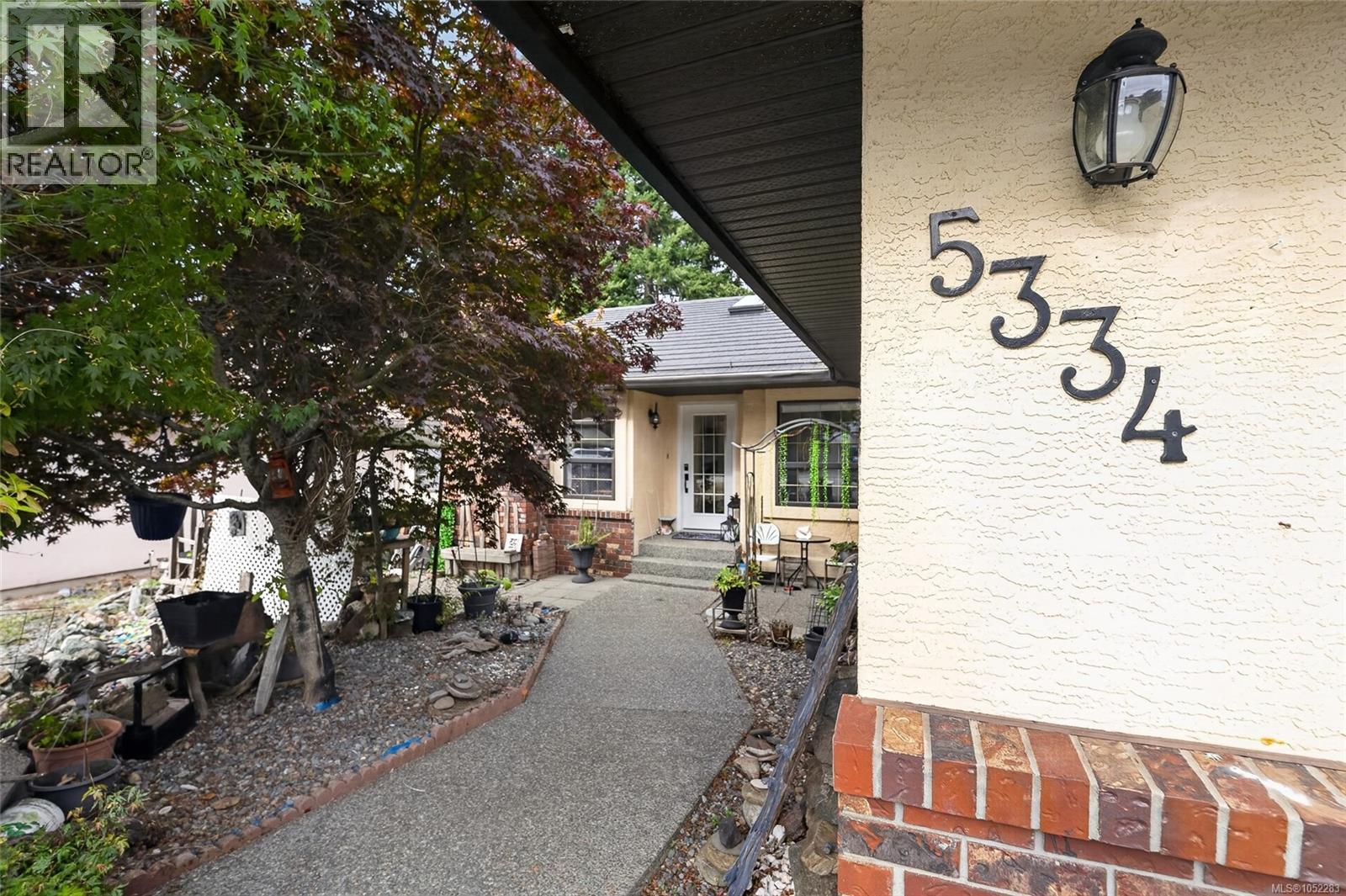 5334 Georgiaview Cres
