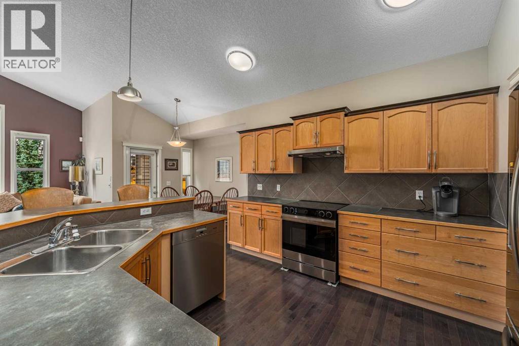 226 Tusslewood Terrace NW, Calgary, Alberta  T3L 2W5 - Photo 11 - A2351485