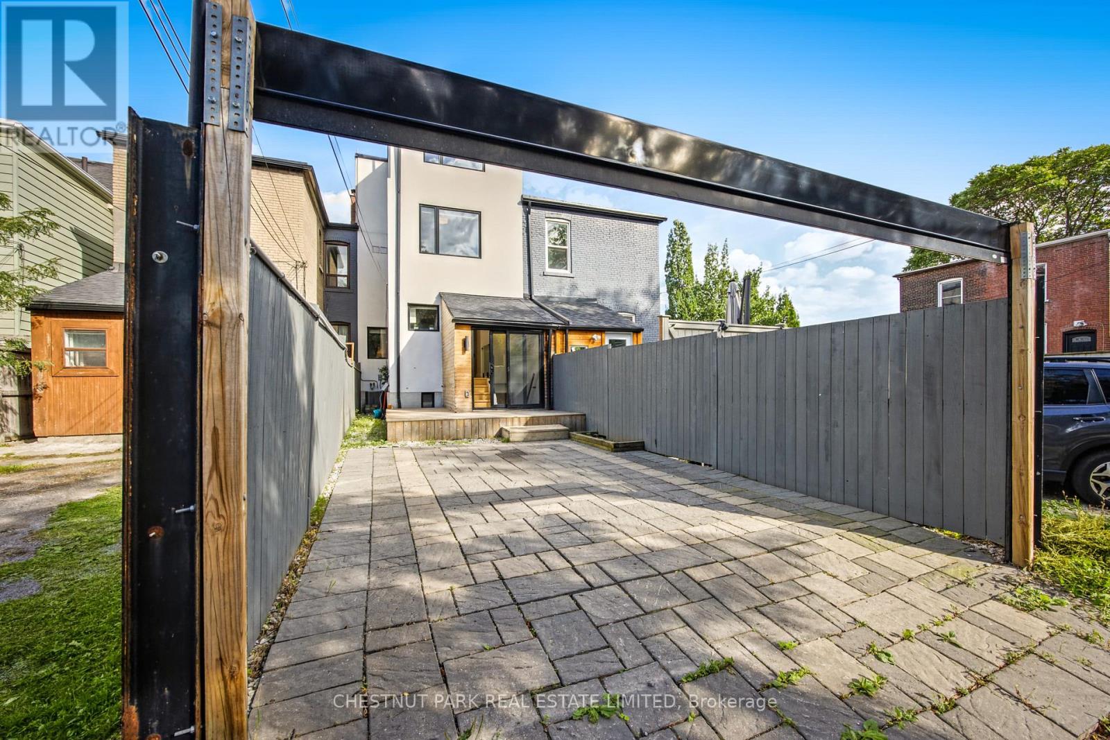 26 Caroline Avenue, Toronto, Ontario  M4M 2X7 - Photo 46 - E13872648