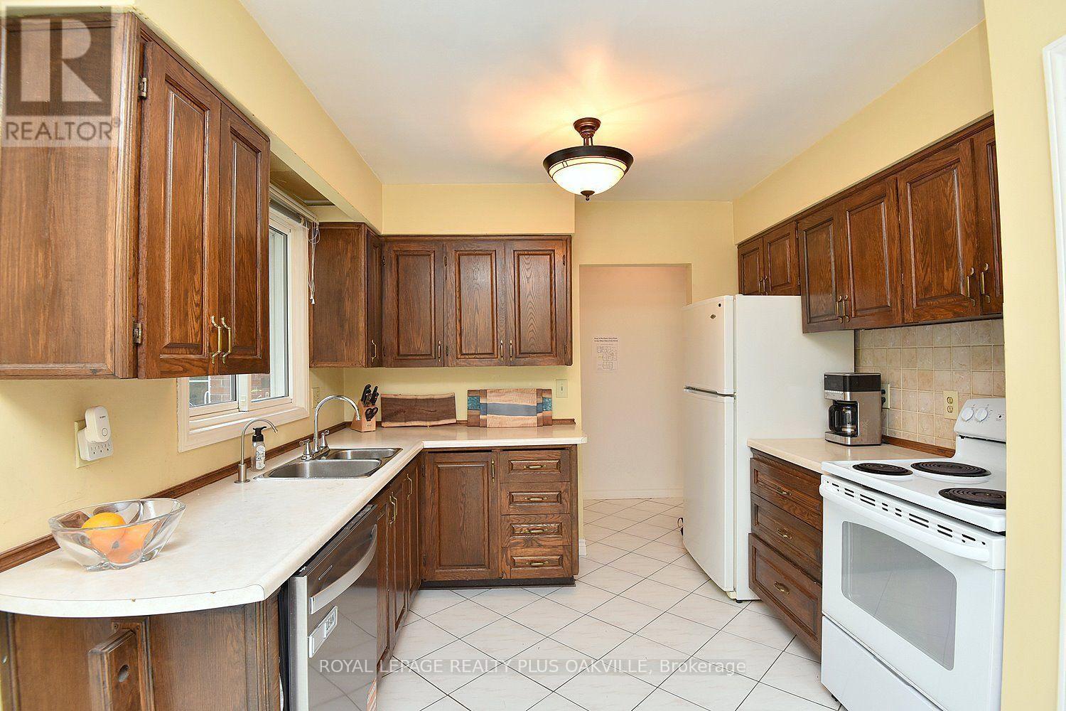 274 Belvenia Road, Burlington, Ontario  L7L 2G4 - Photo 19 - W13883838