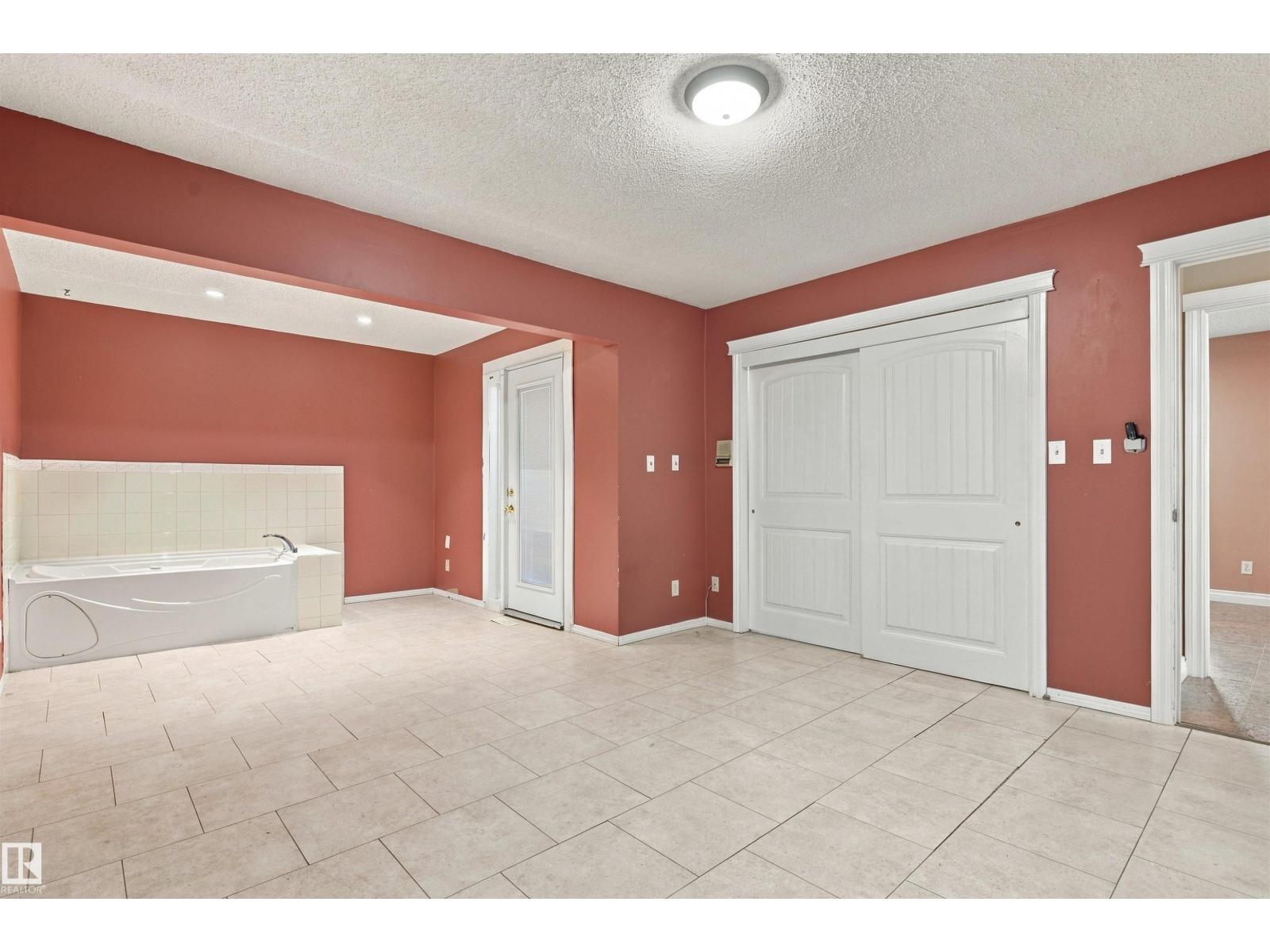 3224 89 ST NW