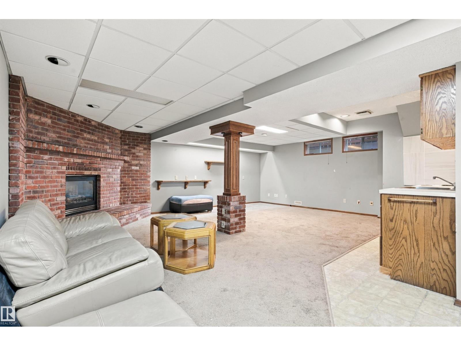 3224 89 ST NW