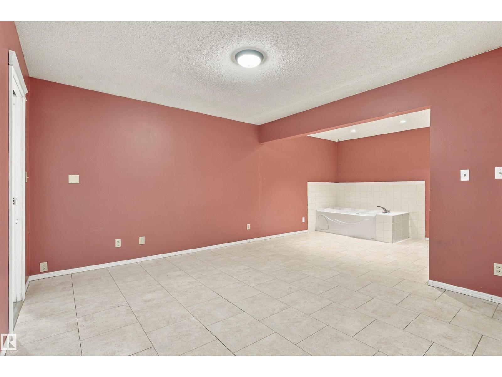 3224 89 ST NW