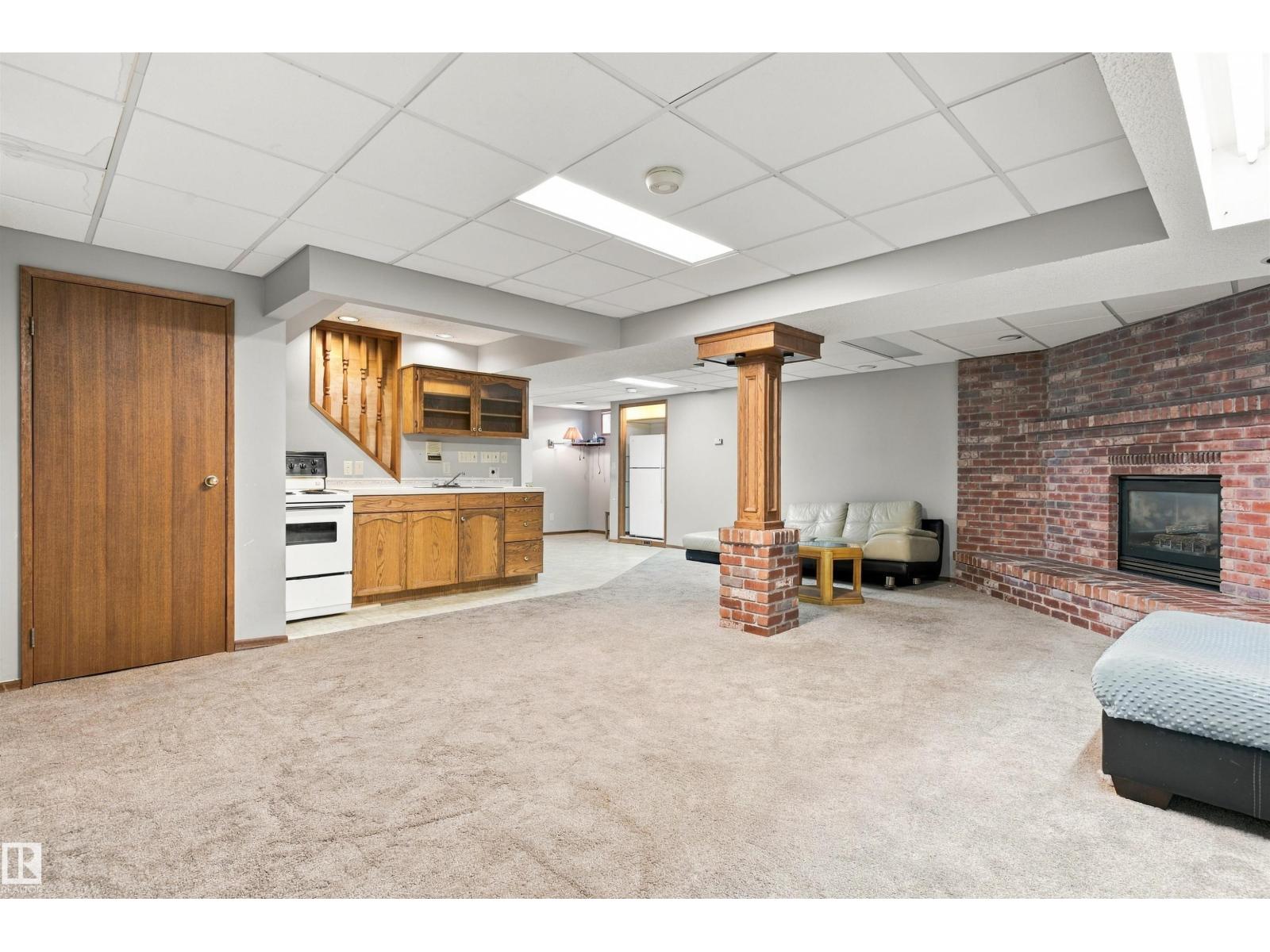 3224 89 ST NW
