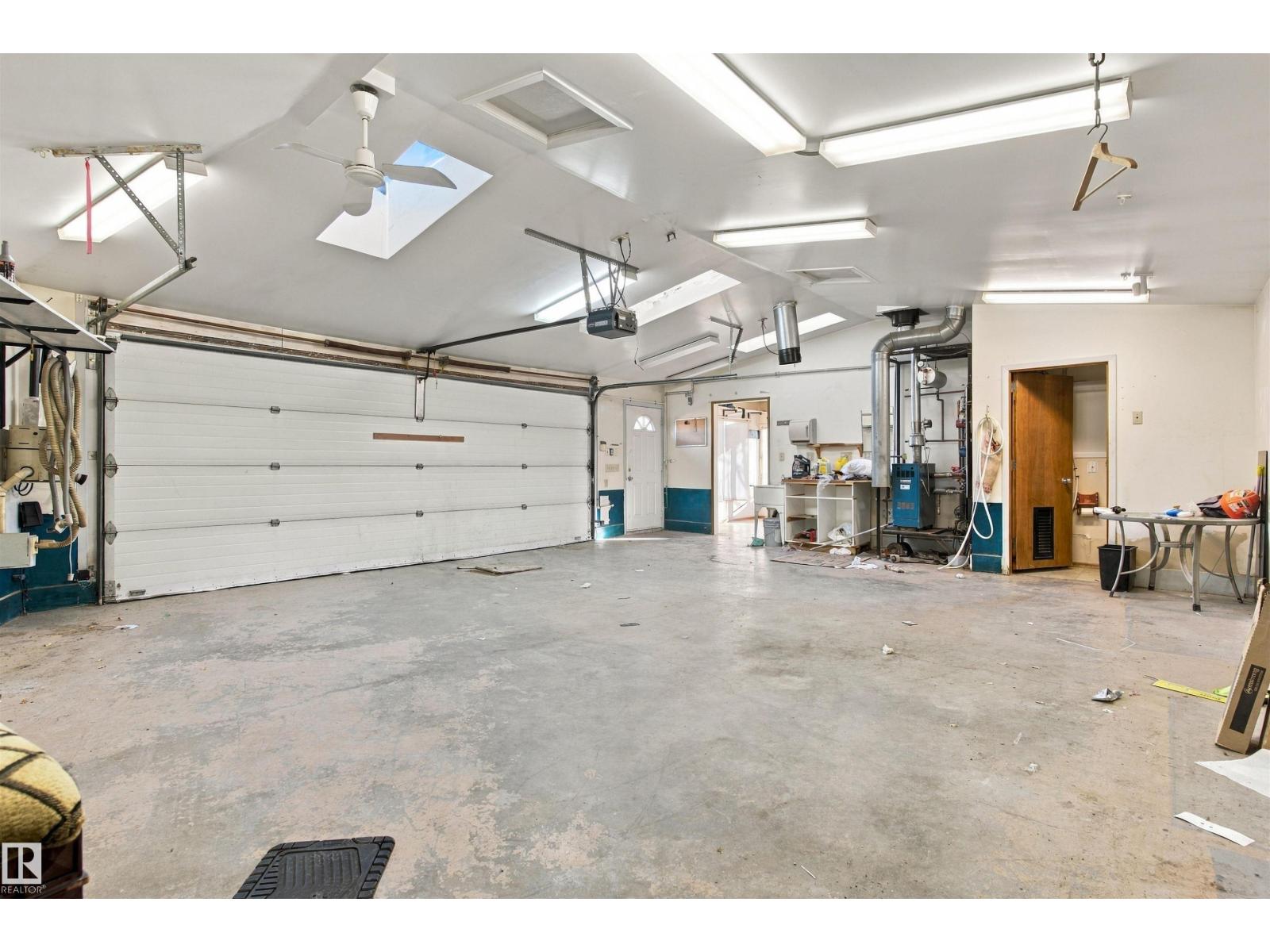 3224 89 ST NW