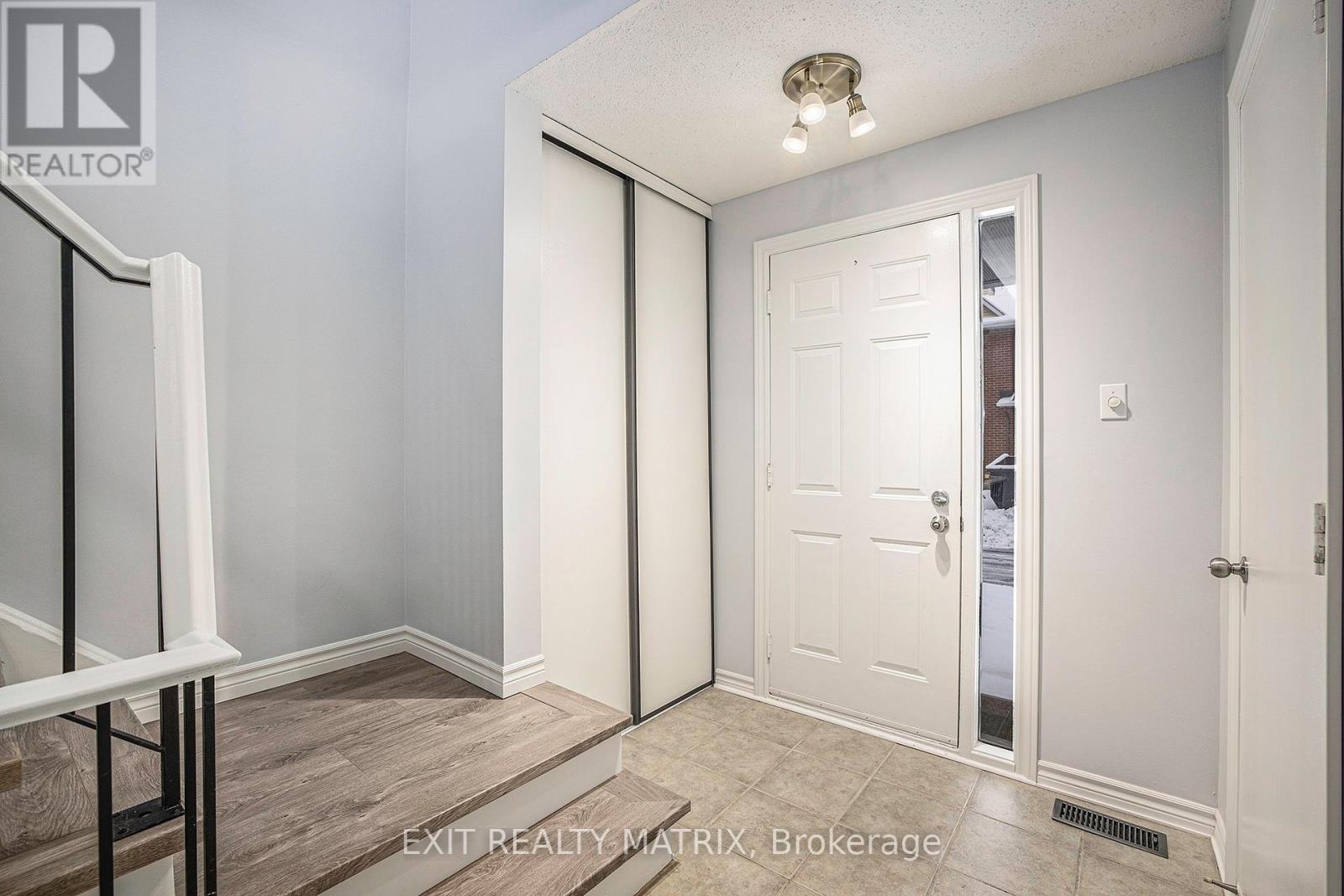 24 Oakhaven Private, Ottawa, Ontario  K1K 4K1 - Photo 2 - X14084358