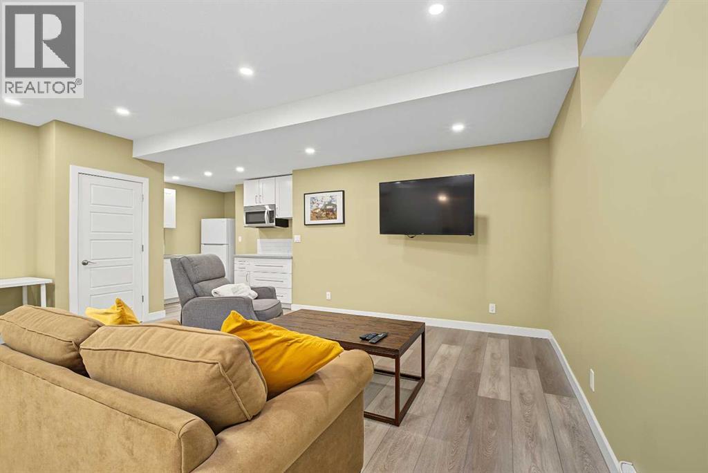 371 Evanspark Gardens NW