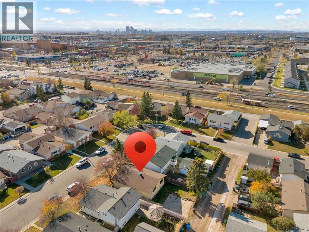 32 Whitman Crescent NE