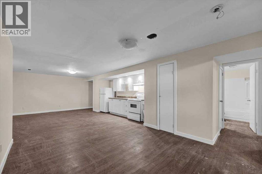32 Whitman Crescent NE