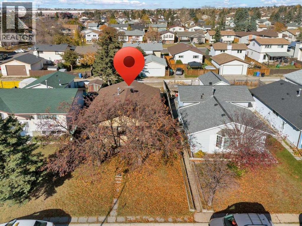 32 Whitman Crescent NE