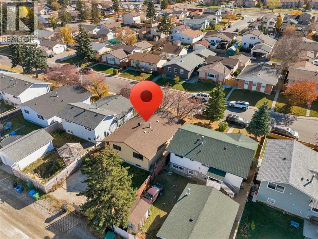 32 Whitman Crescent NE
