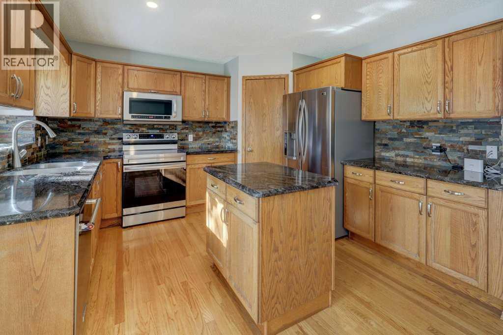 212 Riverview Close SE, Calgary, Alberta  T2C 4G7 - Photo 4 - A2352536