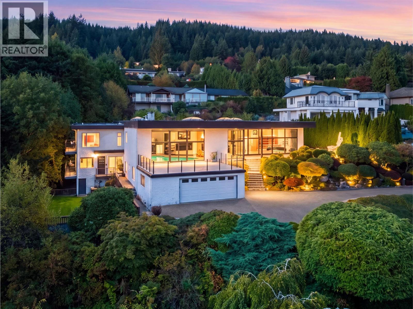 1439 Sandhurst Place, West Vancouver, British Columbia  V7X 2P4 - Photo 2 - R3175886