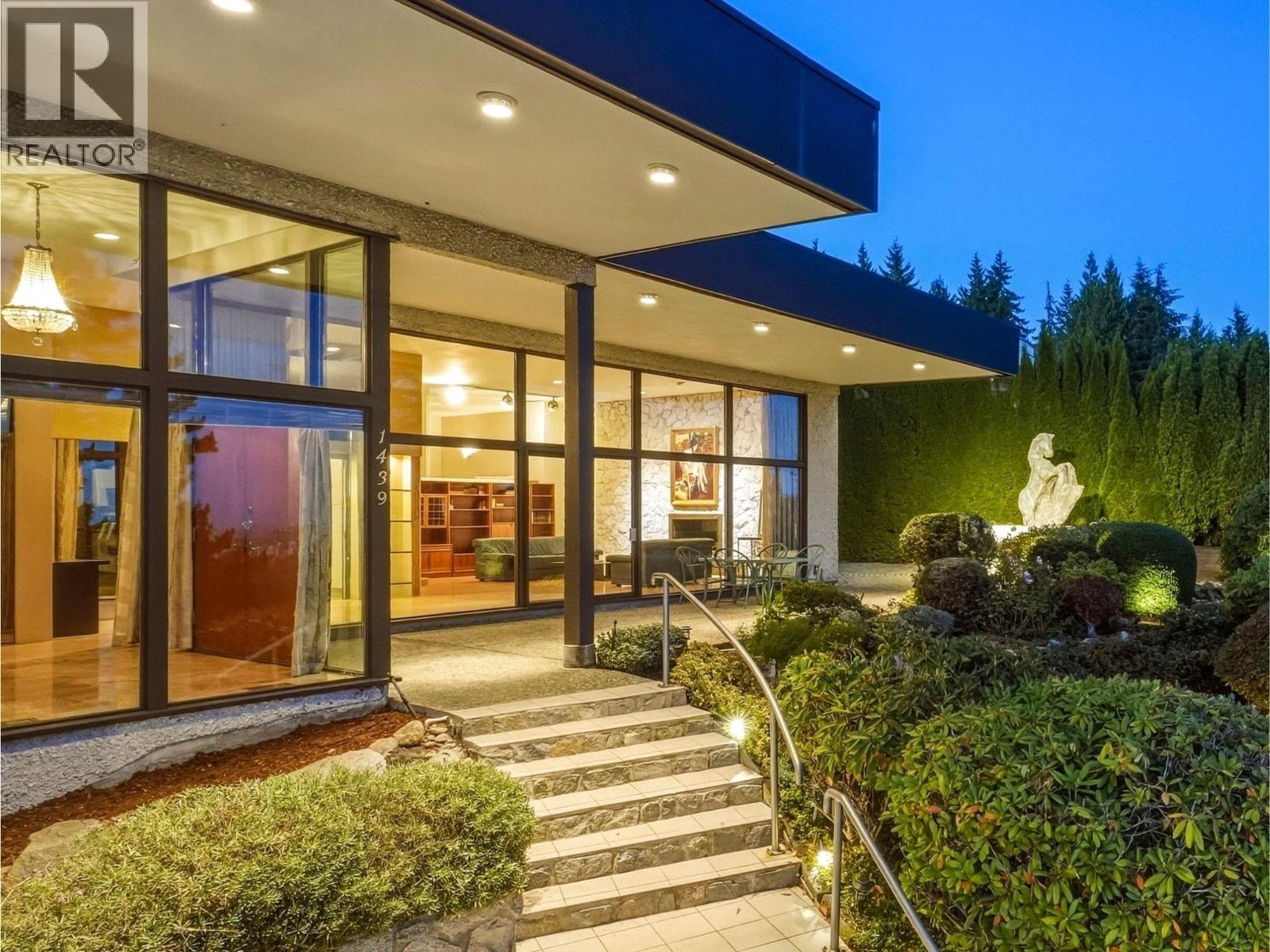 1439 Sandhurst Place, West Vancouver, British Columbia  V7X 2P4 - Photo 3 - R3175886