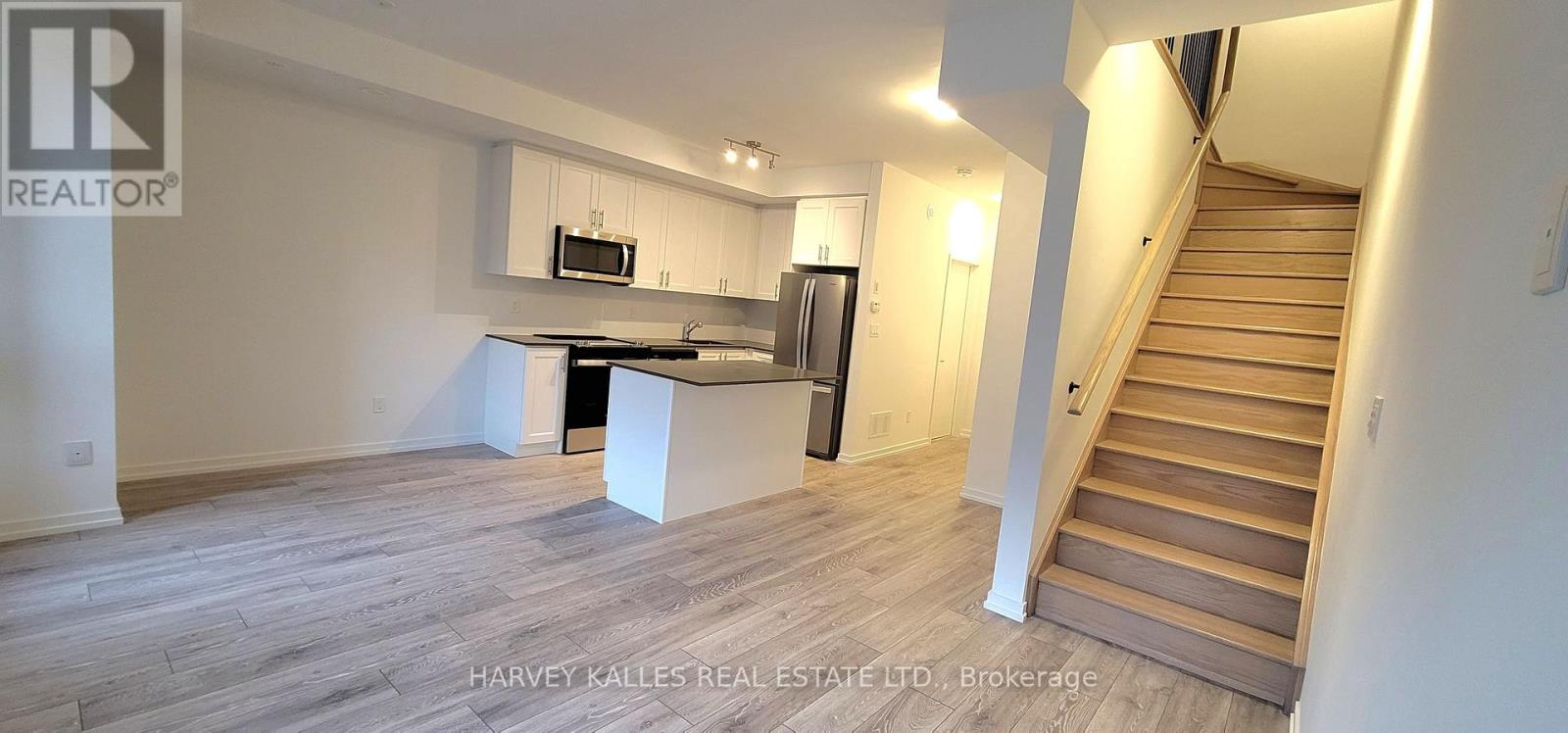21 - 17 Lytham Green Circle, Newmarket, Ontario  L3Y 0H4 - Photo 2 - N13798882