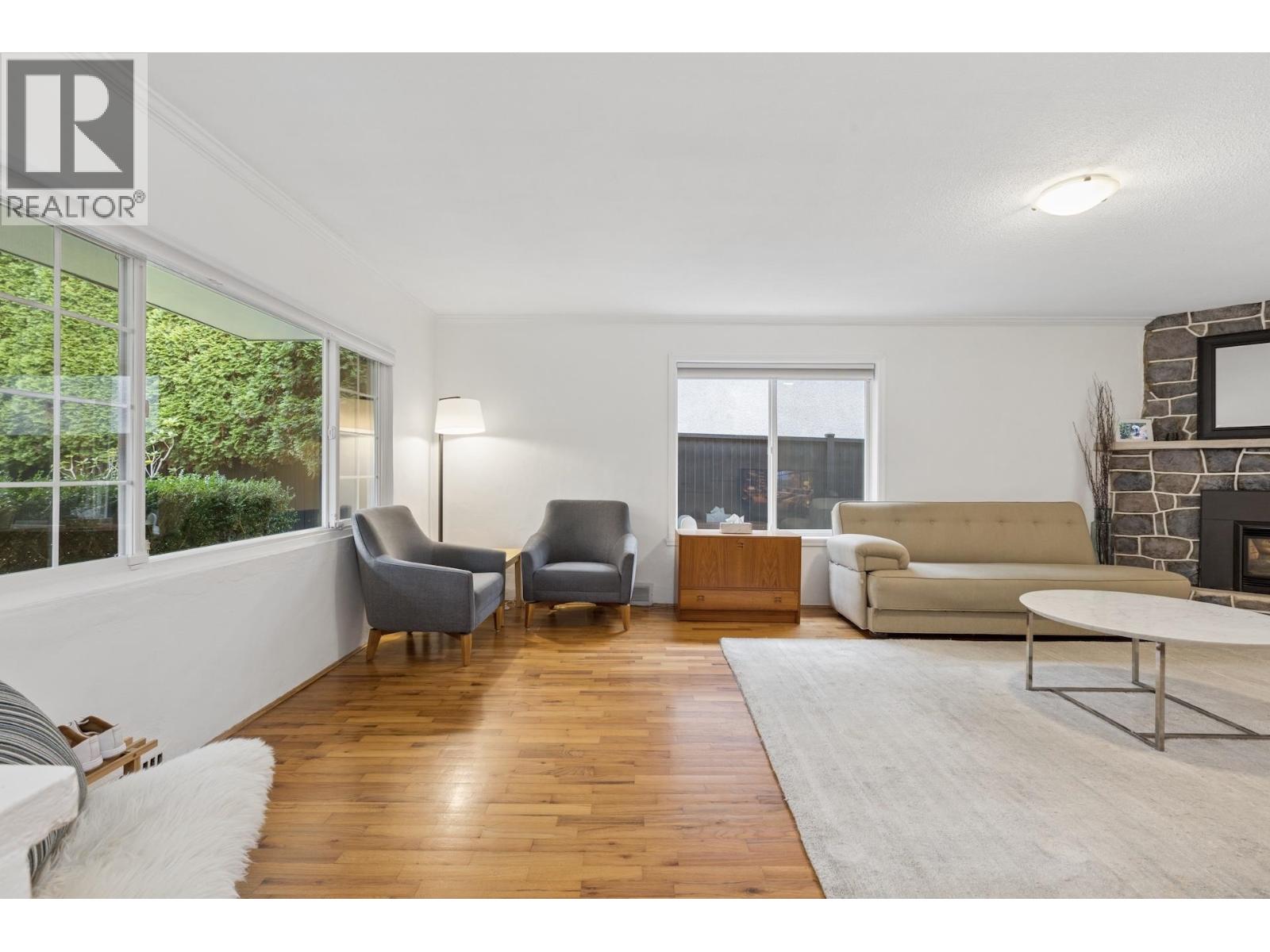 331 E 24th Street, North Vancouver, British Columbia  V7L 3E9 - Photo 6 - R3175796