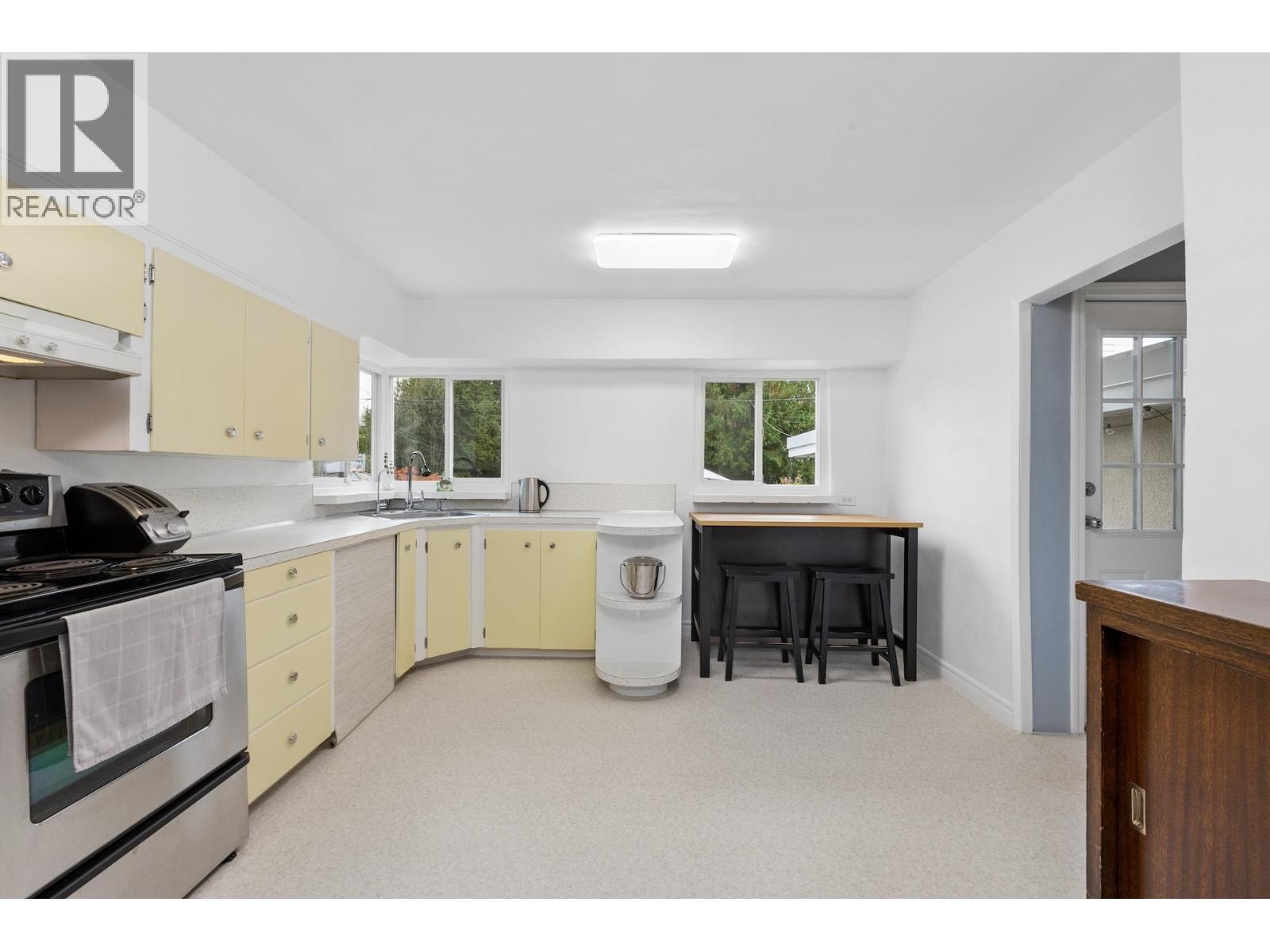 331 E 24th Street, North Vancouver, British Columbia  V7L 3E9 - Photo 11 - R3175796