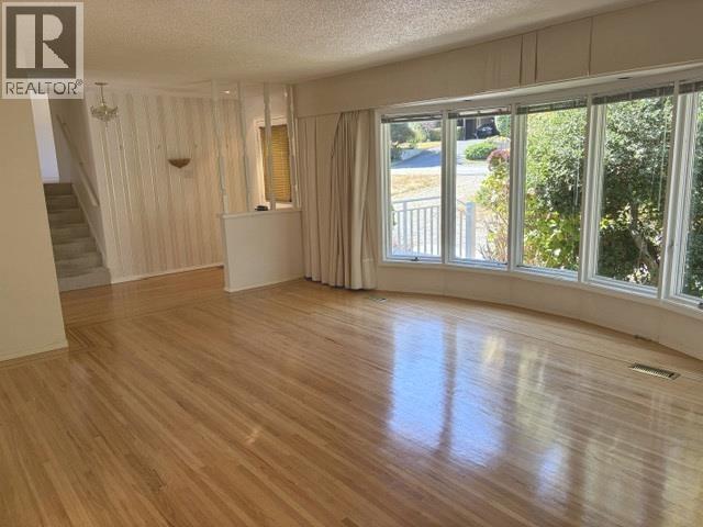 1074 BAYVIEW DRIVE