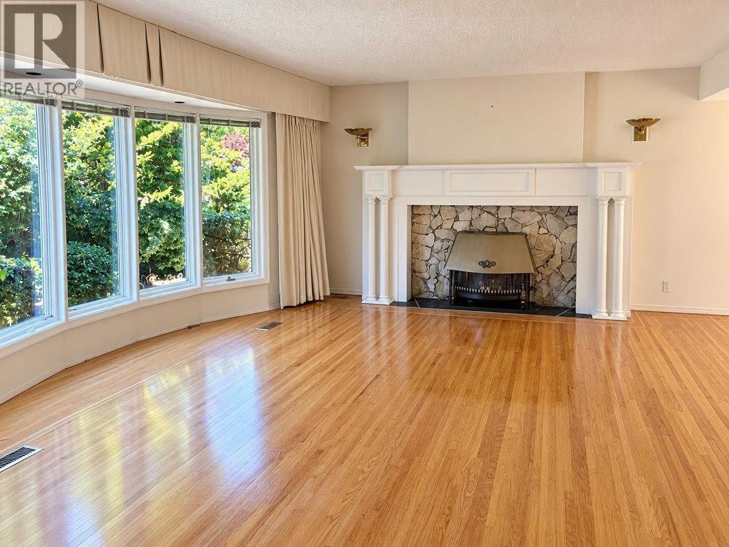1074 BAYVIEW DRIVE