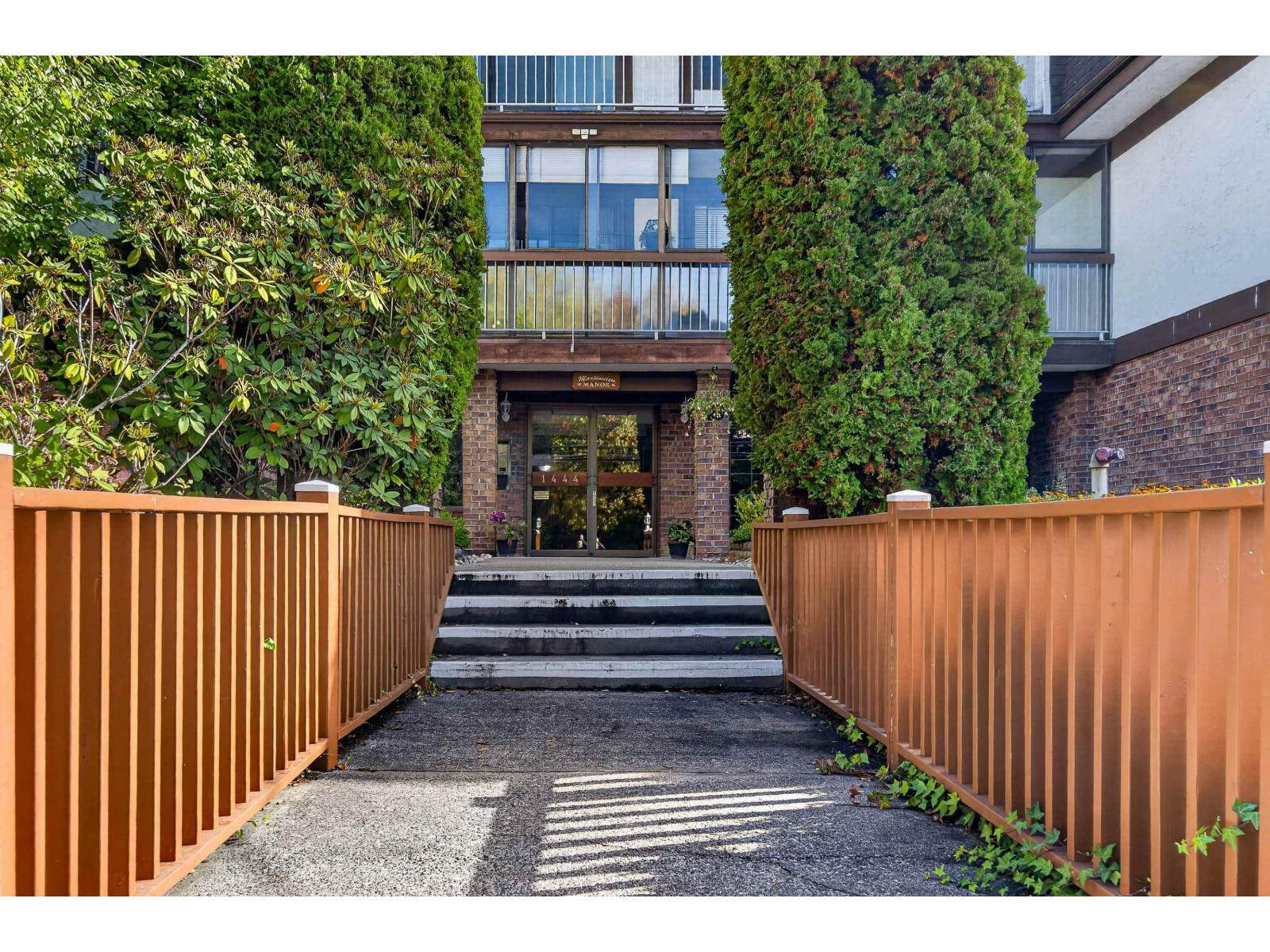 304 1444 Martin Street, Surrey, British Columbia  V4B 3W7 - Photo 3 - R3174414