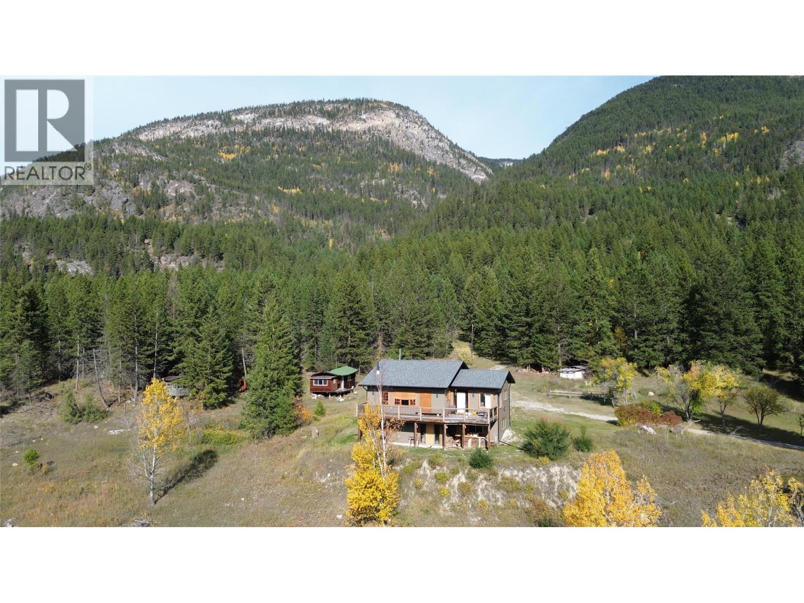 2660 95 Highway, Brisco, British Columbia  V0A 1B0 - Photo 3 - 10403277