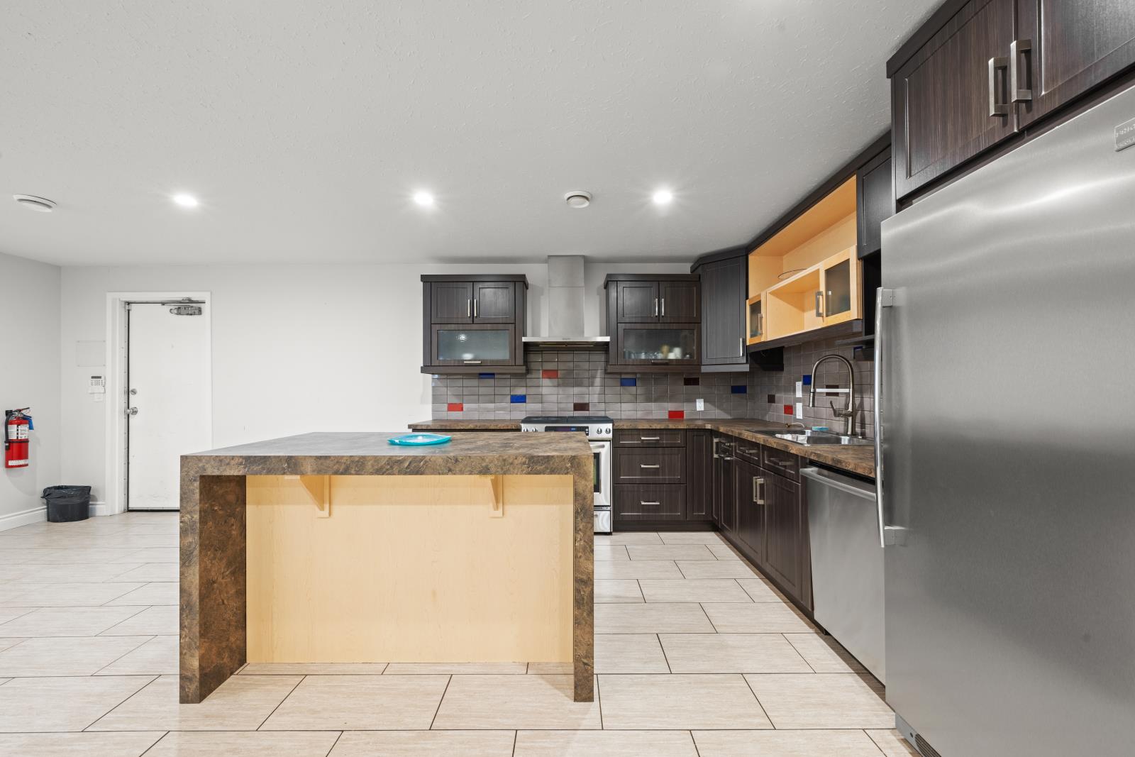 8846-8848-8850 60 Ave NW