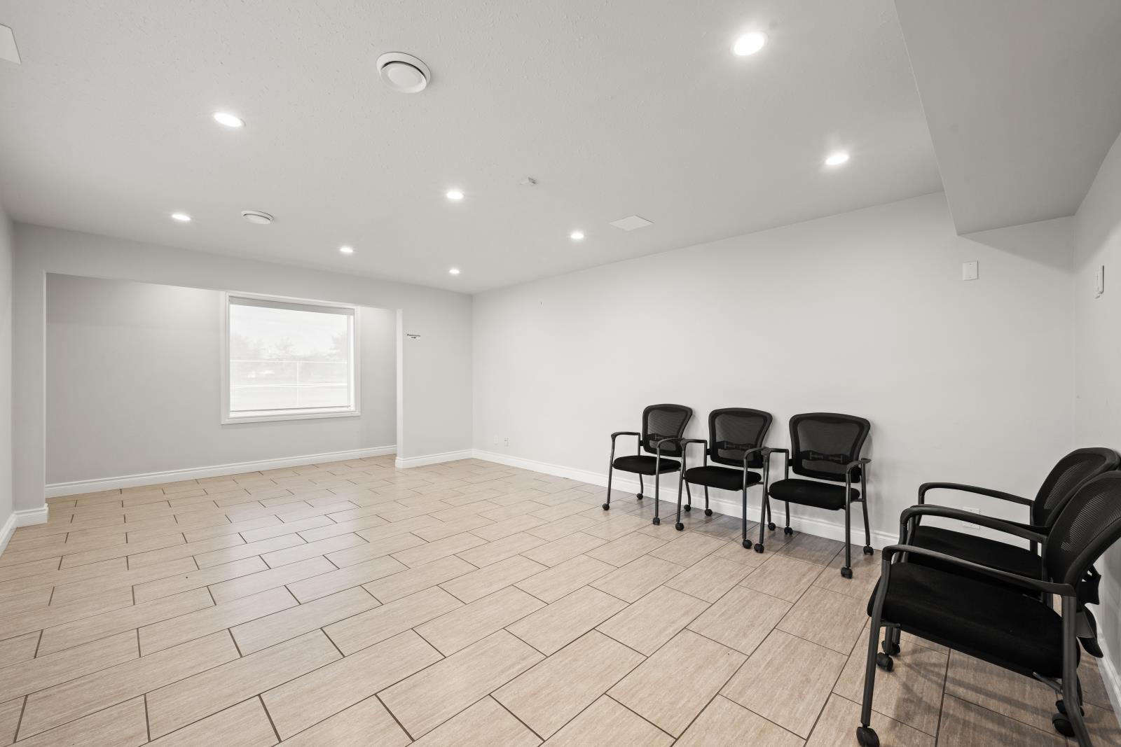 8846-8848-8850 60 Ave NW