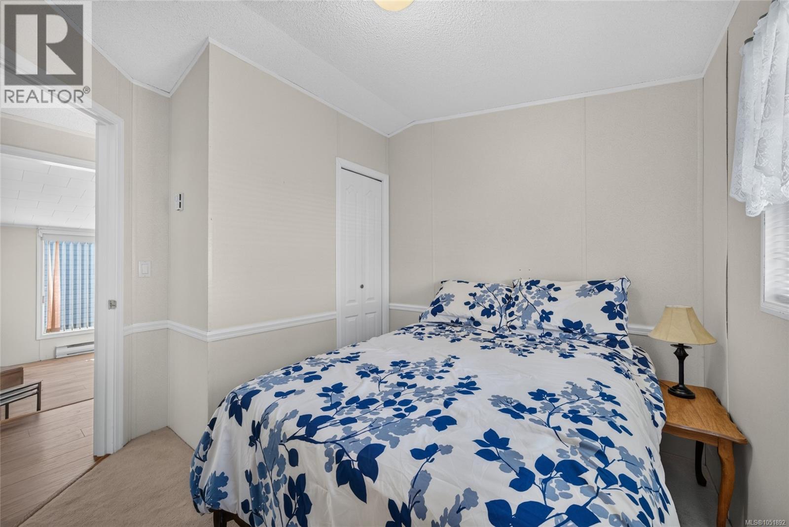 24 7401 Central Saanich Rd