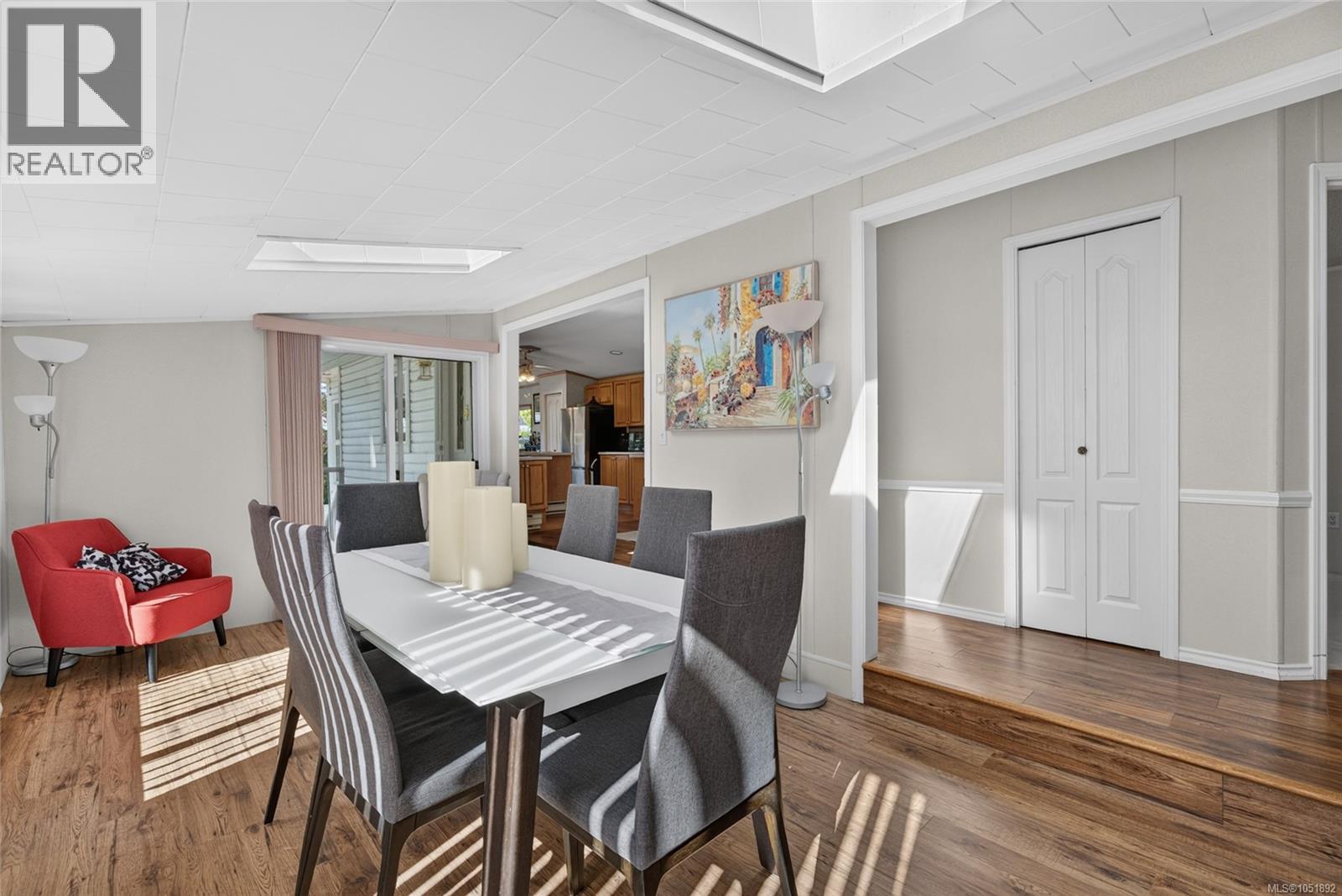 24 7401 Central Saanich Rd