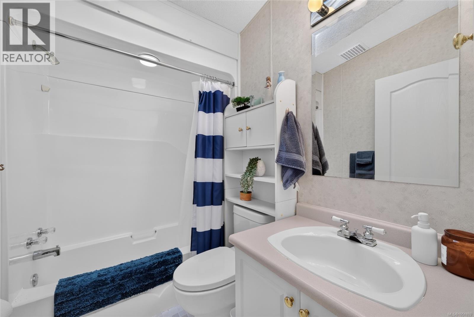 24 7401 Central Saanich Rd