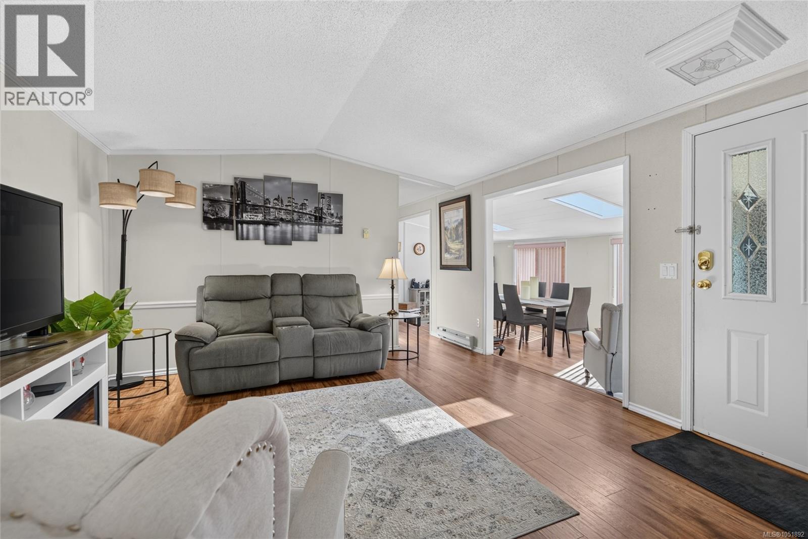 24 7401 Central Saanich Rd