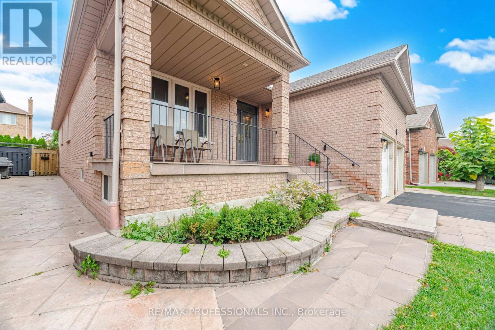 8 Piper Court, Vaughan, Ontario  L6A 1X2 - Photo 5 - N14084370